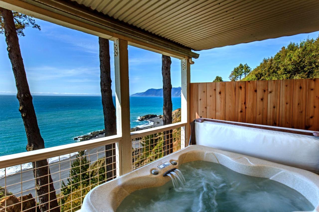 Amazing Oceanview 2 Bedroom Oceanfront! By Oceanviewhottubs Shelter Cove, Ca Tesla Ev Station Eksteriør billede