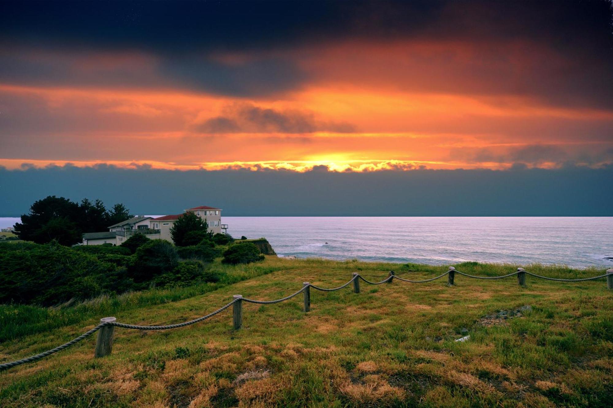 Amazing Oceanview 2 Bedroom Oceanfront! By Oceanviewhottubs Shelter Cove, Ca Tesla Ev Station Eksteriør billede